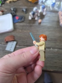 Lego Star Wars Minifigure Jedi Obi-Wan Kenobi (Dark Tan Legs) Lightsaber 9494!