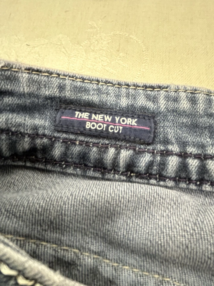 Vigoss Women’s Size 11/12 The New Yor Boot Cut Embellished Denim Jeans Length 33 - Image 3 of 4