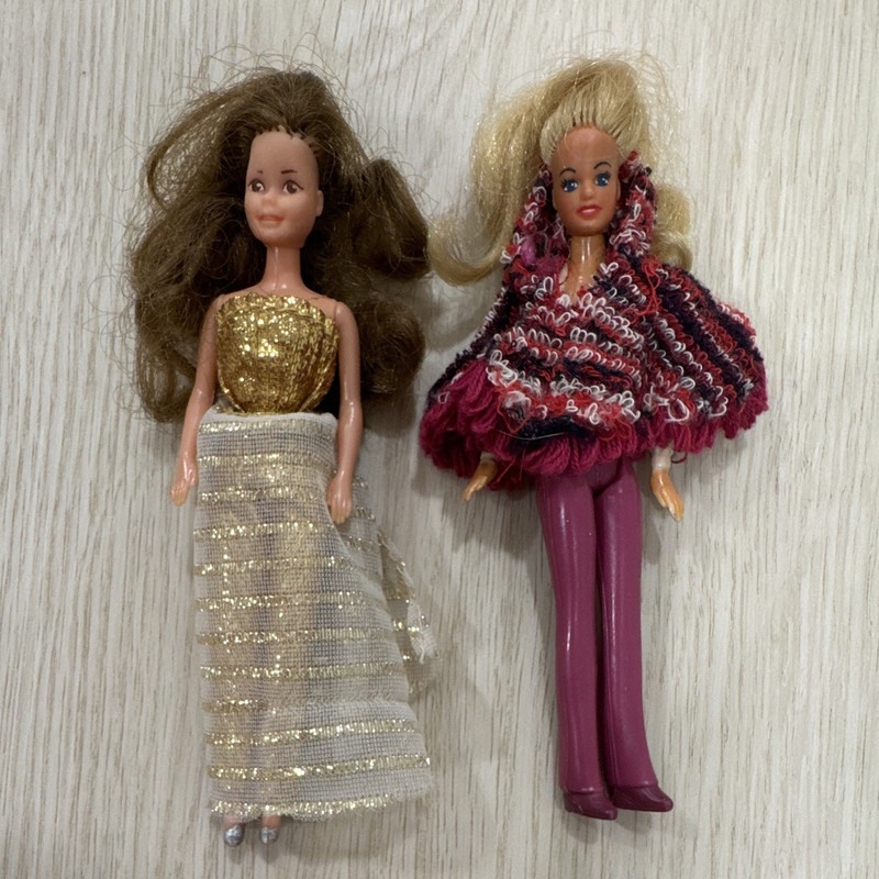 Lot of 2 Vintage 1980’s Glamour Gals w/ Outfits, Removable Clothes
