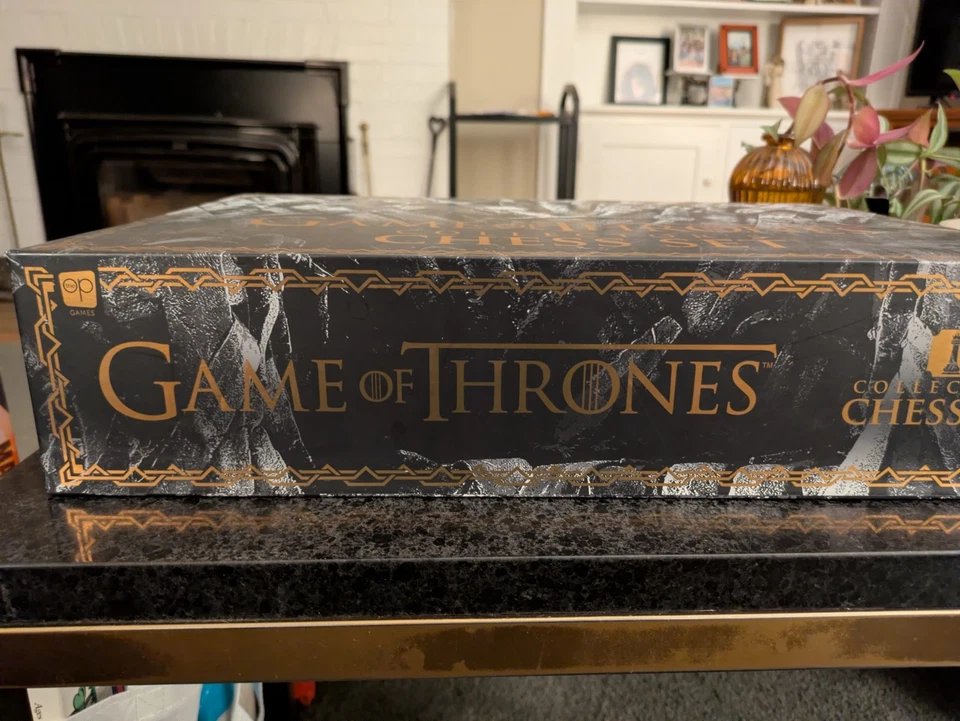 Game of Thrones Collector's Chess Set, 32 Custom Sculpted Chess Pieces - Image 2 of 4