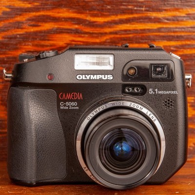 Olympus Camedia C-5060 5.1MP Digital Bridge Camera Tested Working