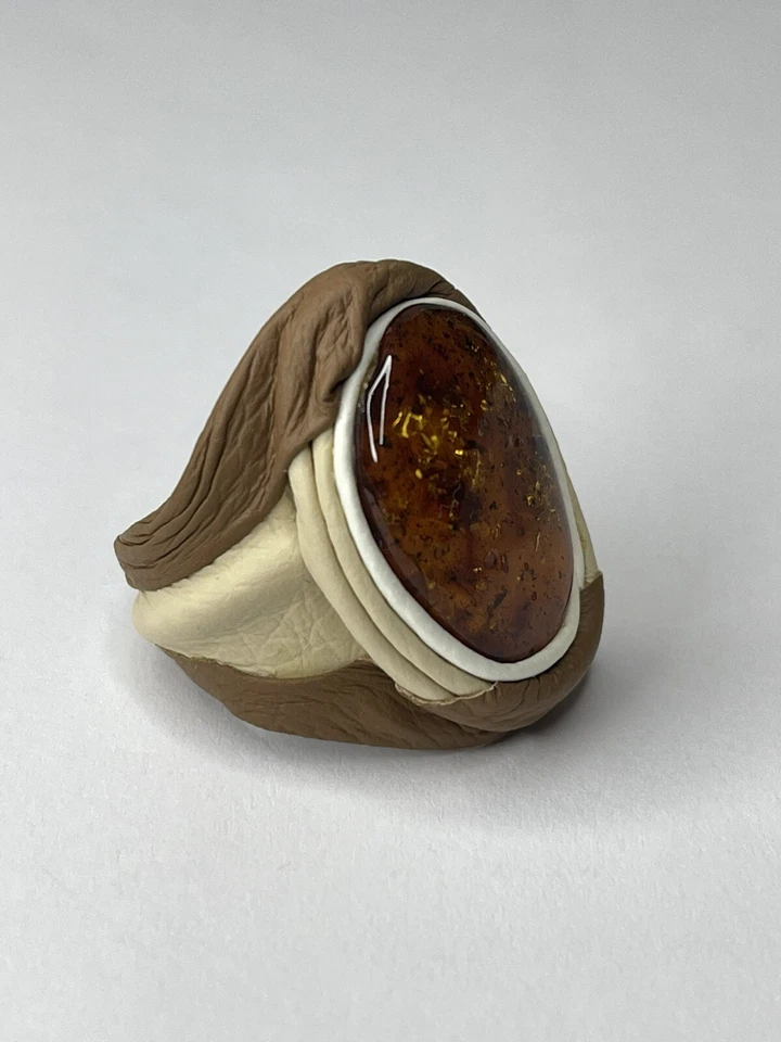 Anillo de cuero piedra ámbar natural. Anillo de piedra ámbar coñac con cuero ajustable Foto 4 de 4