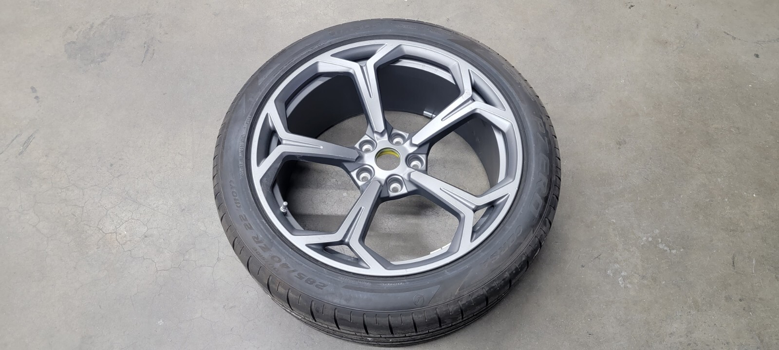 LAMBORGHINI URUS FRONT WHEEL RIM OEM 4ML601025K TIRE