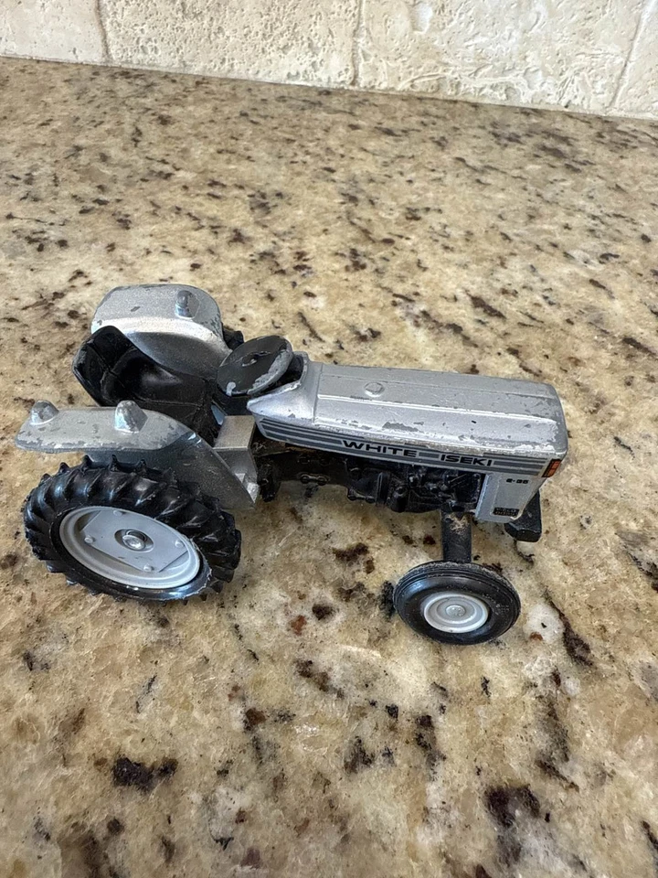 Farm Tractor Ertl White ISEKI 2-35 1/25 Scale Diecast - Image 3 of 4