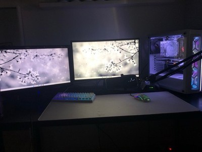 Pc + Monitore 1=144hz 2 = 240hz Pc= Rtx 3060 AMD Ryzen 5 5600x 6 Core