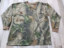 Vtg Realtree Hardwoods Distressed  Camo Pocket T-shirt M/L. See Description