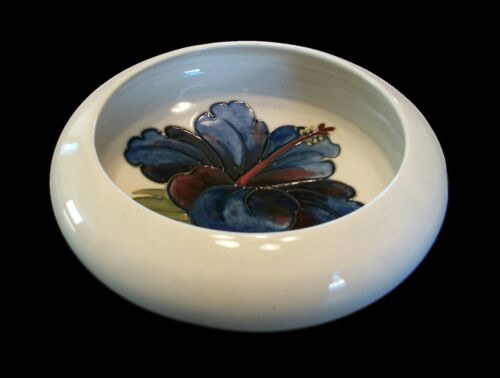 MOORCROFT - Vintage Studio Pottery Hibiscus Bowl - U. K. - Mid 20th Century - Afbeelding 1 van 12