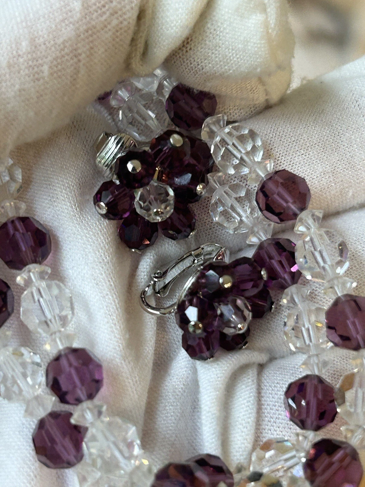 VETEMENTS Set Orecchini Clip Fiore 27” Collana Perline Cristallo AB Sfaccettato Viola