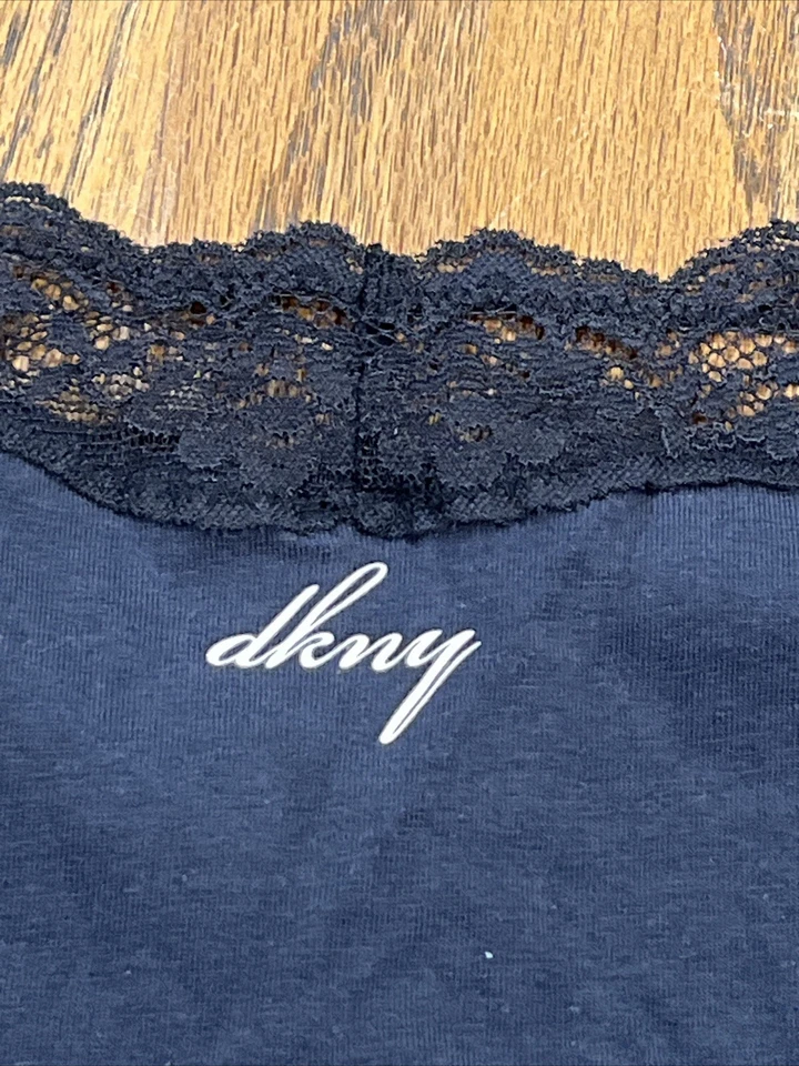Bragas de bikini DKNY NEGRAS y de encaje talla D. Logotipo estilo L 543114 en la parte posterior. Foto 2 de 4