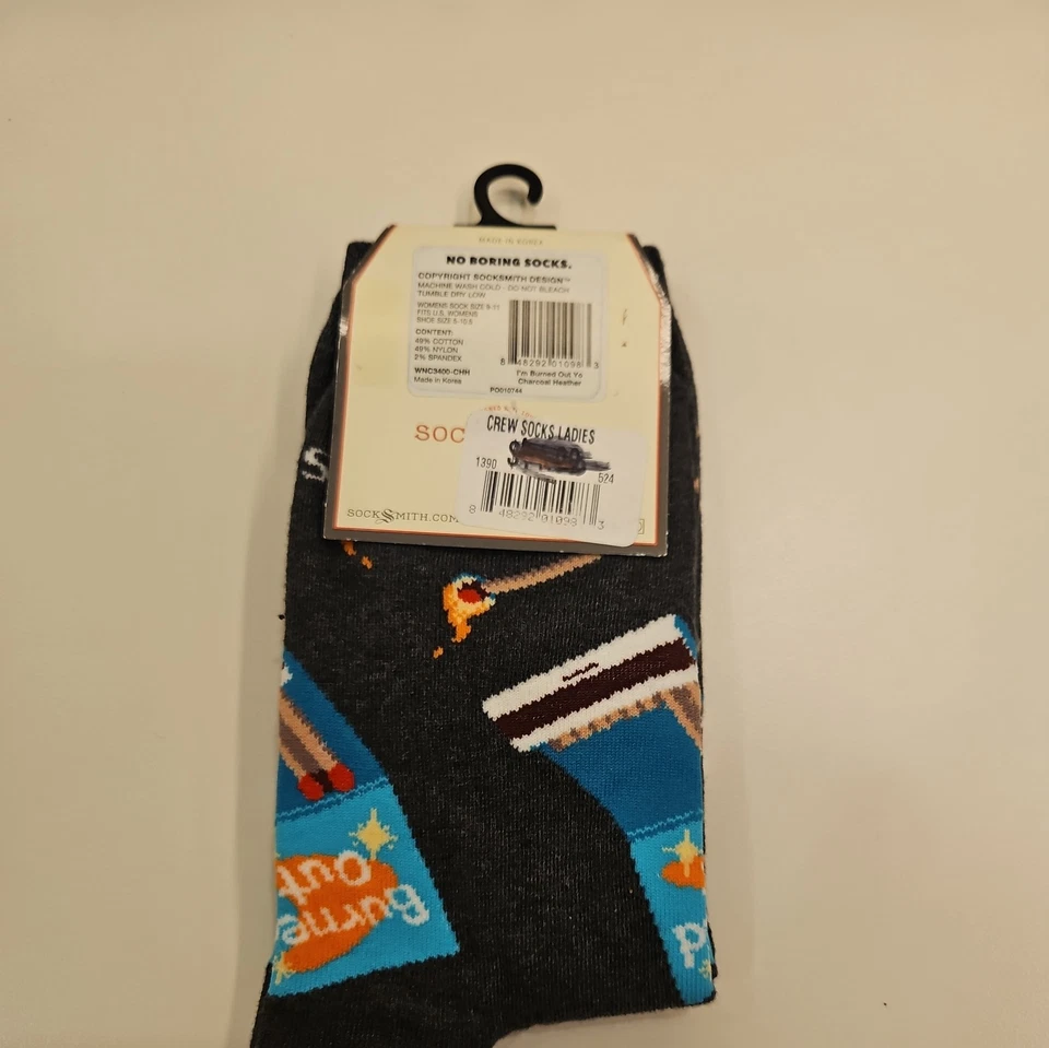 Socksmith Women's Crew Socks Burned Out Fun Novelty Footwear - Imagem 2 de 4