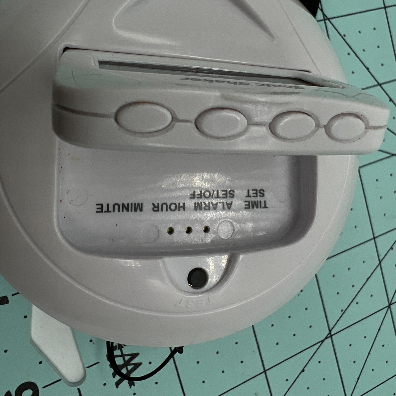 Sonic Alert SBP100 Portable Loud Vibrating Alarm Clock Will not turn to OFF