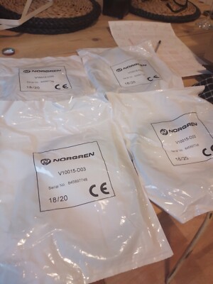 NORGREN V10015-D03 STECKER 15 MM C/W OPTISCHE ANZEIGE 3 MTR KABEL NEU LAGER EINGETÜTET