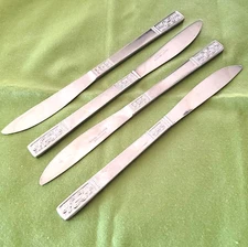 4 Dinner Knives Customcraft CUS 3 Pattern Stainless Taiwan Fleur De Lis VG