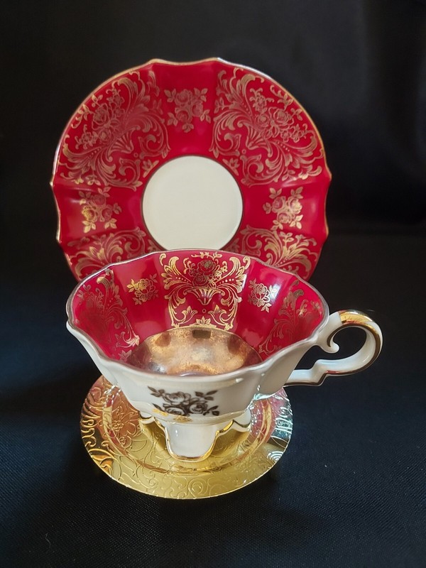 Alka Bavaria Germany Demitasse 22k  Cup& Saucer Red W/ Gold Gilt Quadrafoil 