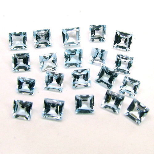Topaze bleu ciel ronde a facettes 6 mm 1.00 carat