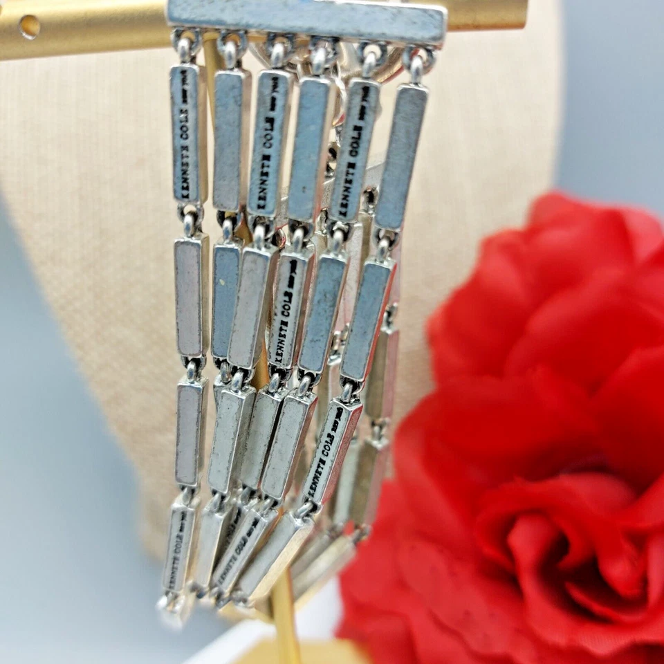 Pulsera firmada Kenneth Cole NY tono plata liso rectilíneo 8" cierre de palanca Foto 3 de 4