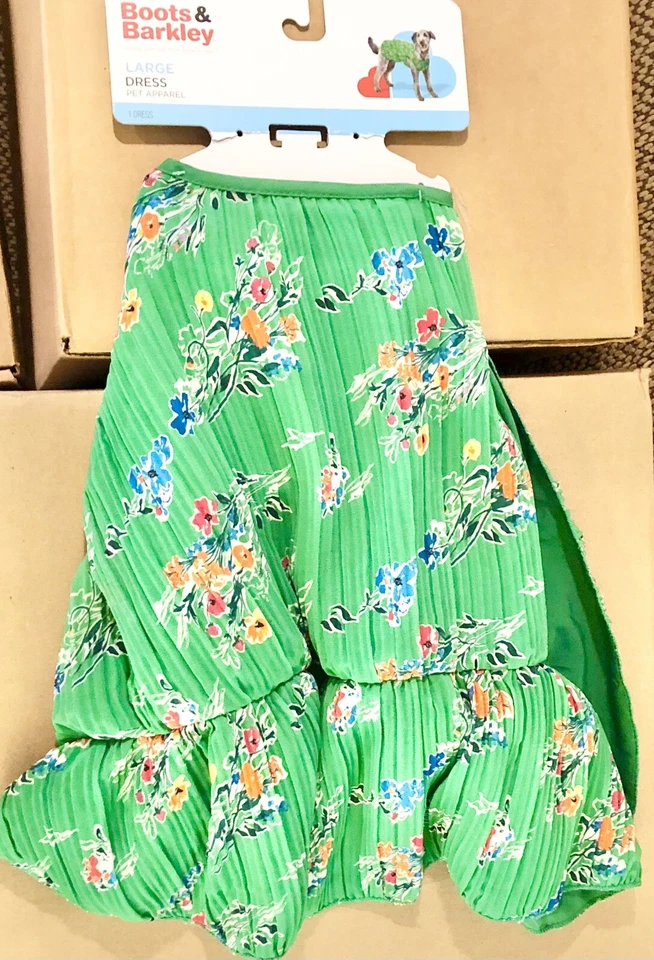 Vestido para perro talla grande floral verde de Boots & Barkley Foto 3 de 4