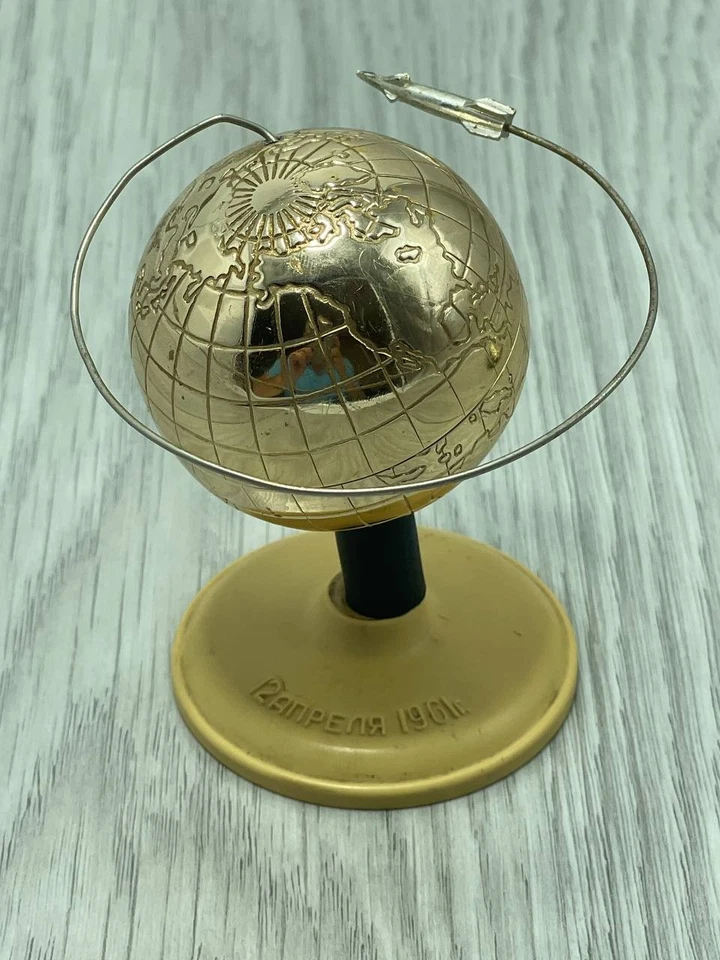 老式1961年苏联人造卫星东方太空火箭加加林宇宙太空纪念品 — 第 2/4 张图片