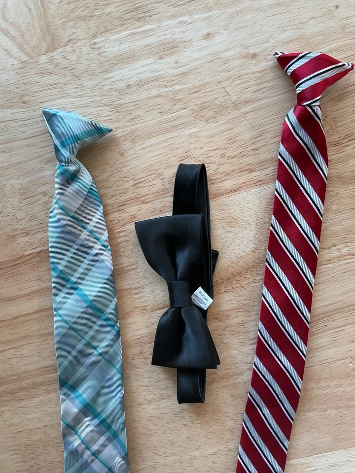 Lote x3 Corbatas con Clip Pajaritas Jóvenes Niños Negro Azul Verde Cuadros Rojo Rayas Foto 3 de 4