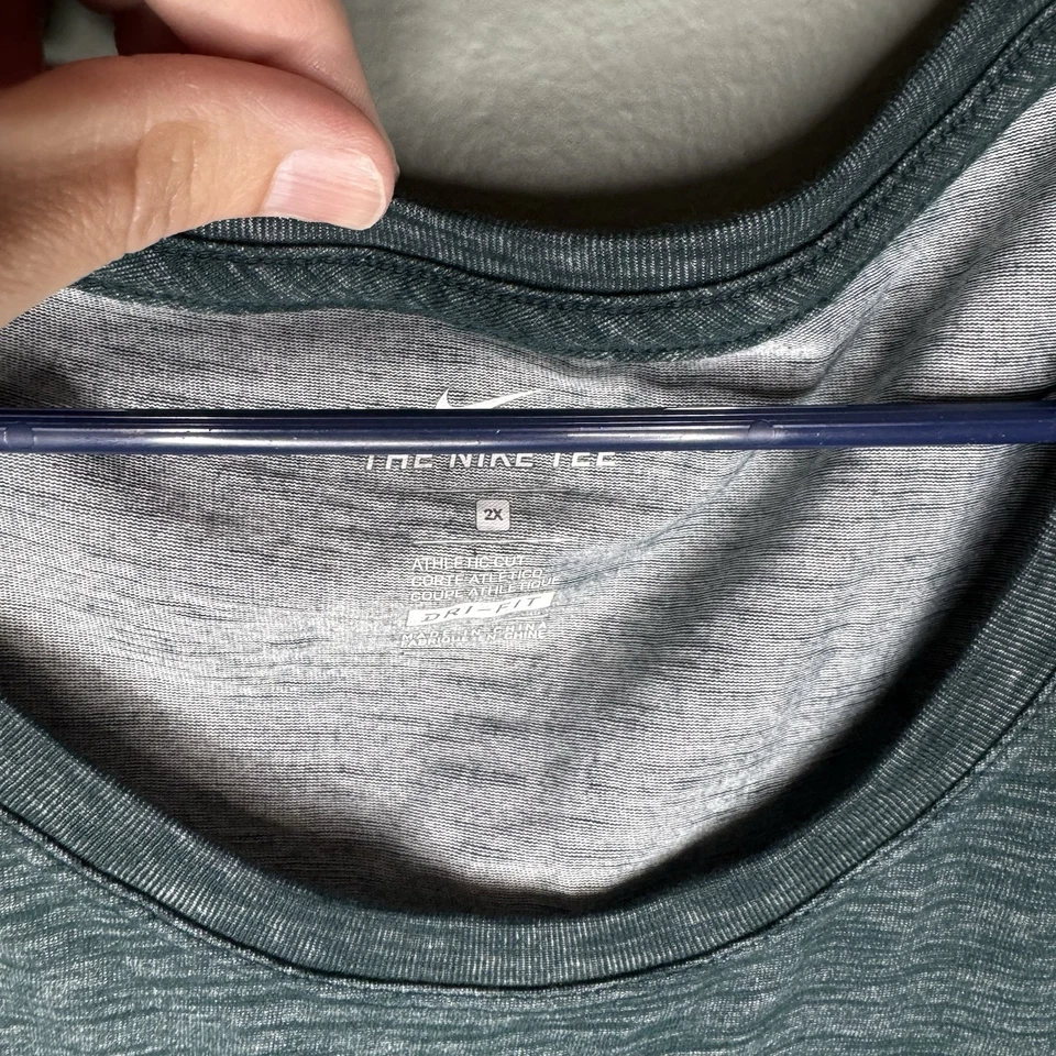 Nike Mujer Talla 2XL Big Swoosh Dri-Fit Camiseta Verde Ligera Usada en Excelente Condición Foto 2 de 3