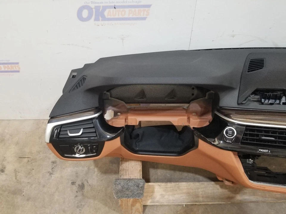 23 2023 BMW 530I DASH PANEL ASSEMBLY WITH SRS COGNAC - Image 3 of 4