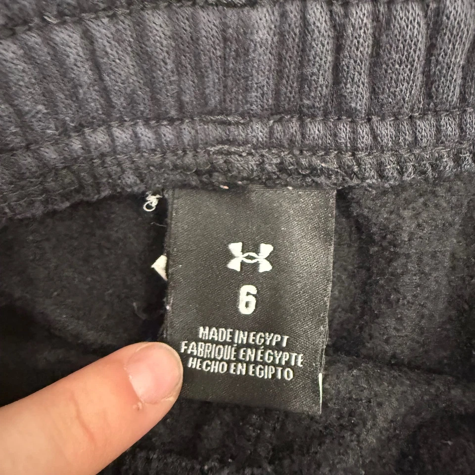 Pantalones deportivos Under Armour para niños negros de vellón talla 6 Foto 3 de 4