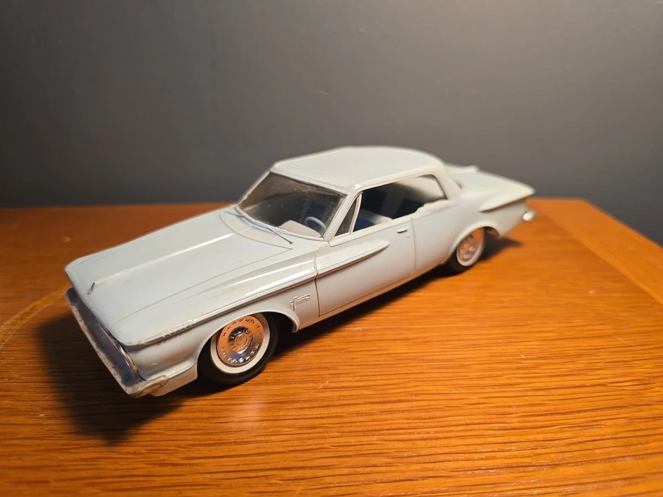 Johan Plymouth Fury 1962 cupé de 2 puertas azul bebé promoción coche modelo 1:25 en caja Foto 3 de 4