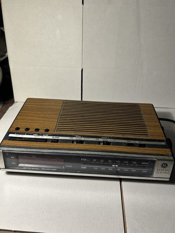 Vintage General Electric Ge 74636b Wood grain Am Fm Alarm Glock Radio Tested
