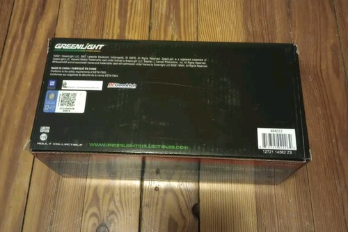 (1) GREENLIGHT A TEAM VAN 1983 GMC VANDURA "CHASE" 1:24 GREEN RIMS "SHIPS FAST" - Picture 5 of 6