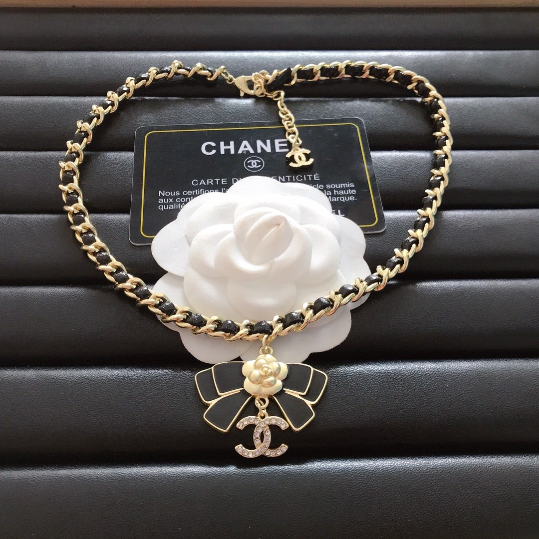 Floral women's pearl enamel metal necklace (32 Styles)