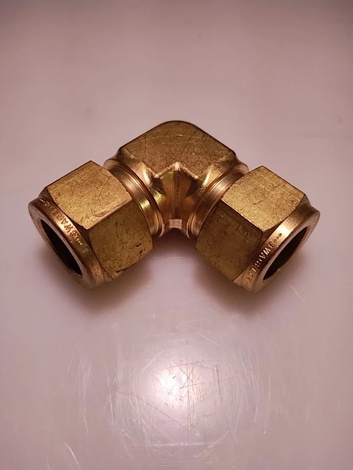 5/8" Brass Compression Elbows - Image 2 of 3