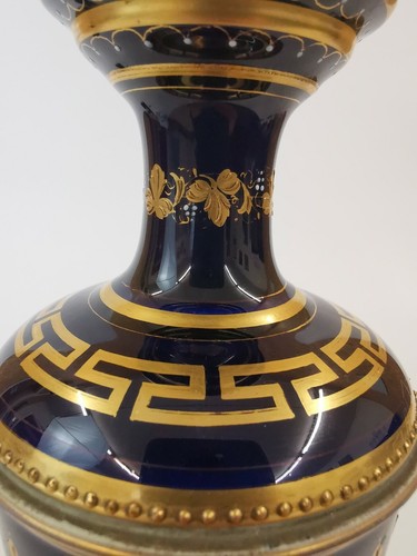 Jarrón urna de porcelana Viena pintado a mano marca de colmena firmado Wagner Die Malkunst - Imagen 9 de 12