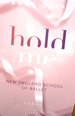 Hold Me - New England School of Ballet. Anna Savas. 2023. deutsch | NEU