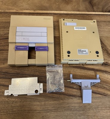 SNES Authentic Super Nintendo Replacement TOP/BOTTOM SHELL-Diacolored/Chips