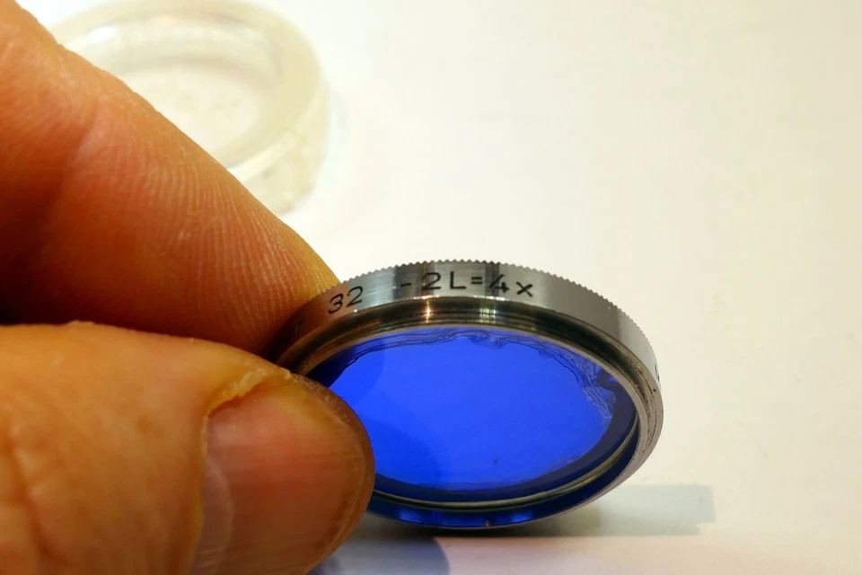 30mm Kodak Photoflood 32 2L=4X Lens filter made in Germany (damaged separation) - Image 4 of 4