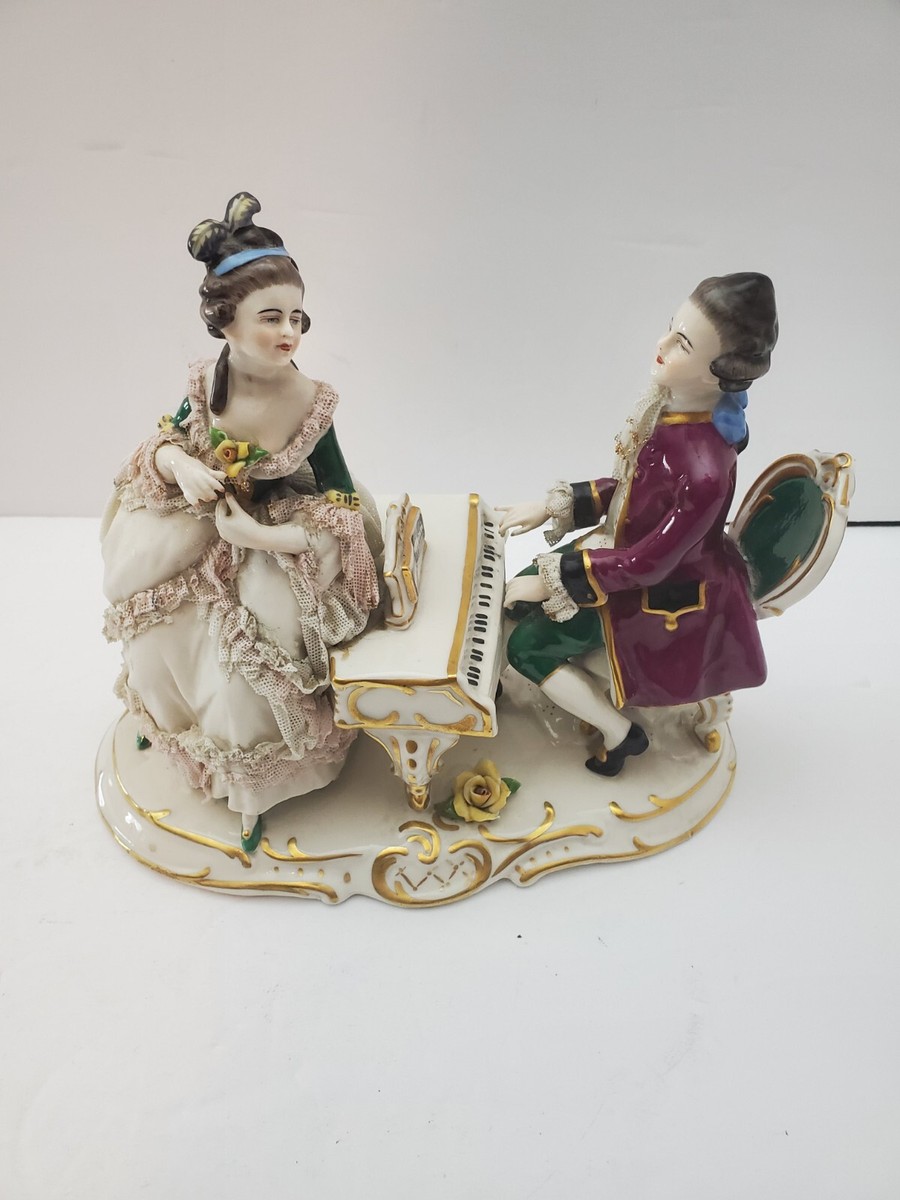 【サイン入り】PIANOLESSONE.P【レア盤】　古川本舗 Vintage Dresden Man Playing Piano with Woman Porcelain Figurine