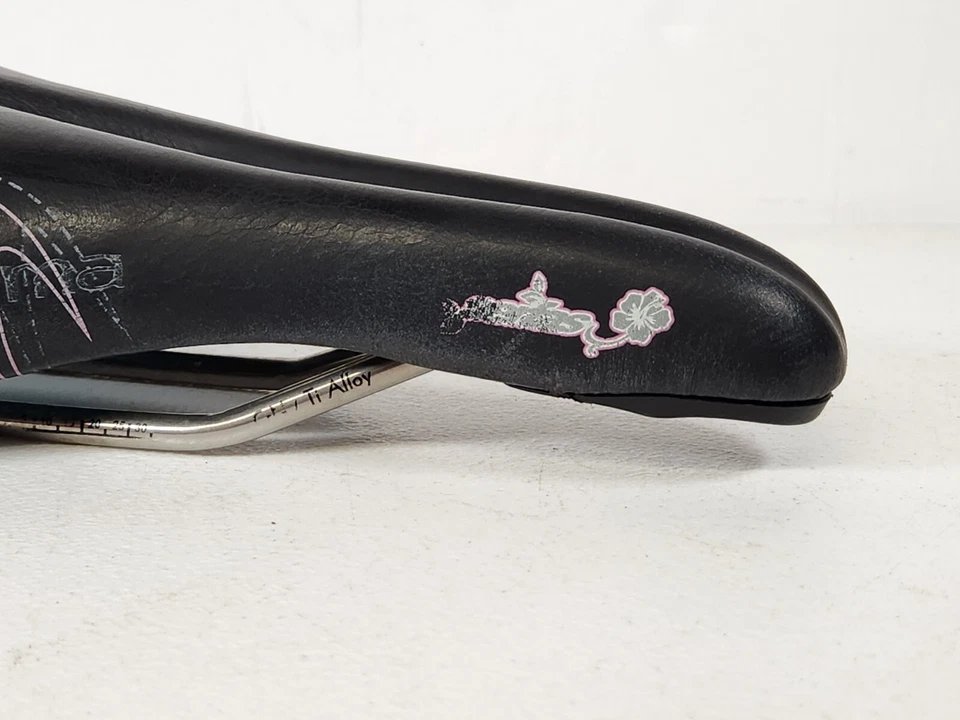 Asiento de bicicleta Serfas Carma Performance Saddle Series 152 mm para mujer  Foto 2 de 4