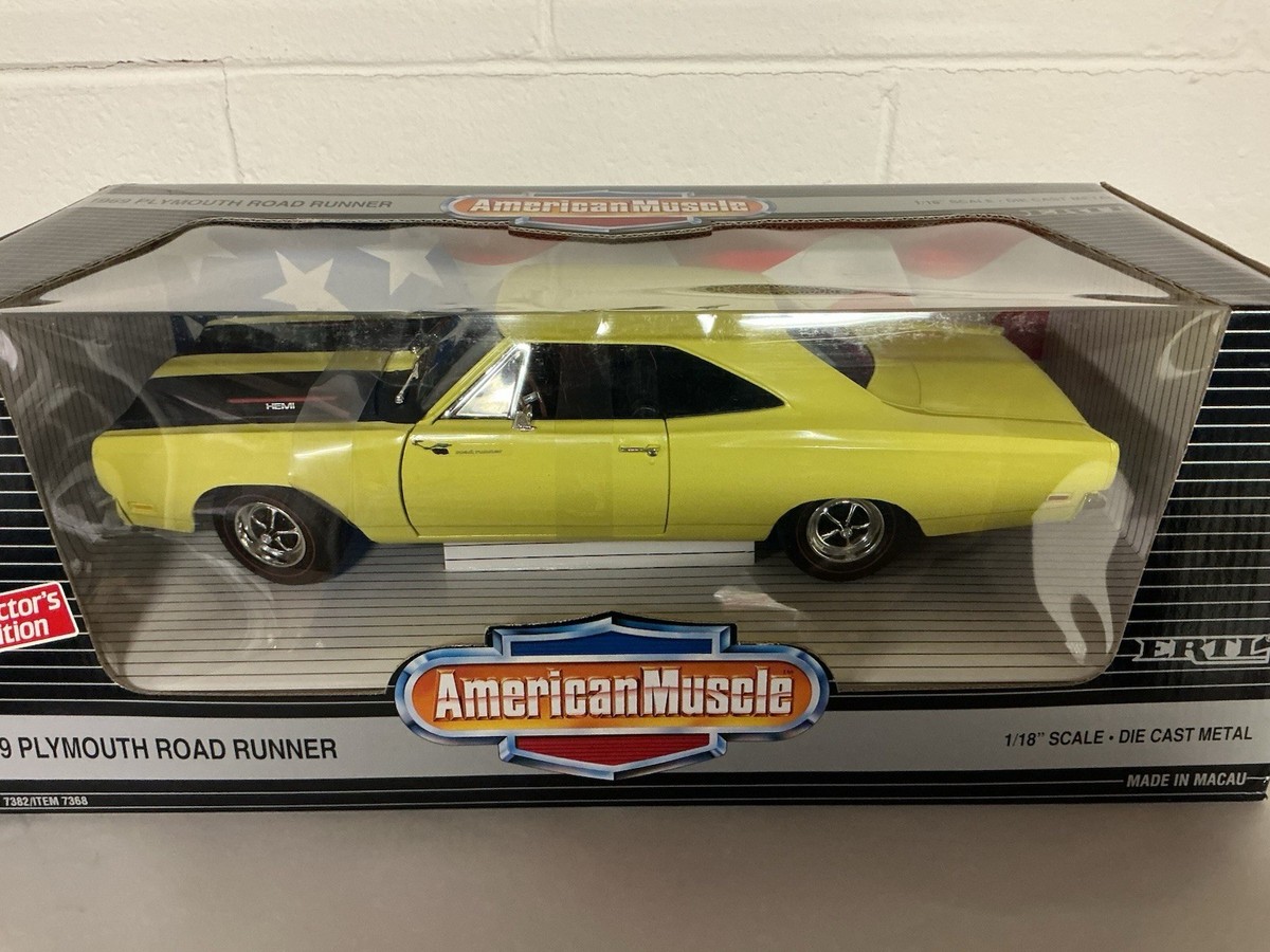Ertl American Muscle 1969 Plymouth Hemi Road Runner - Yellow- 1:18