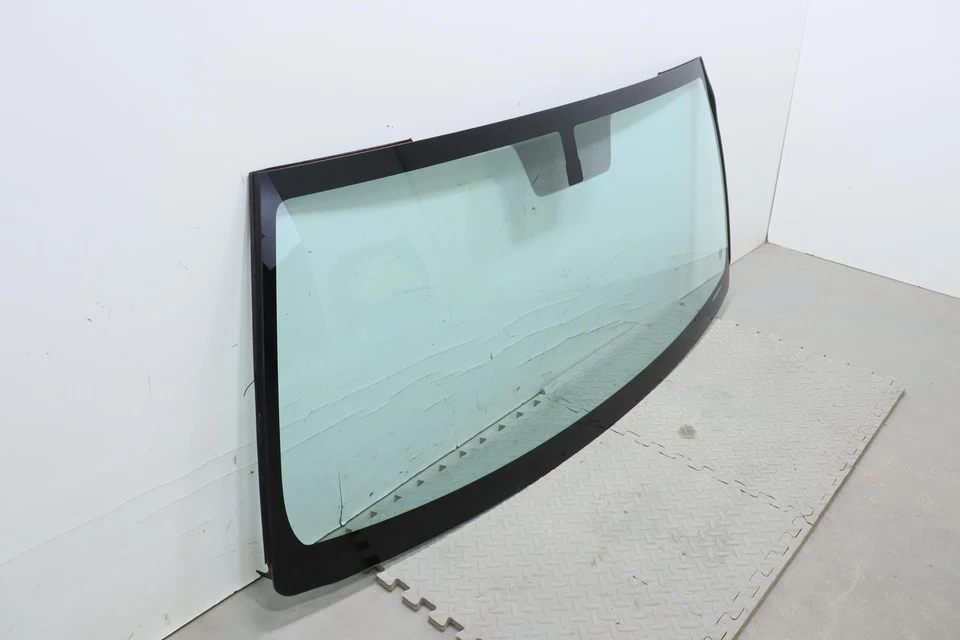 2010 - 2019 TOYOTA 4RUNNER FRONT WINDSHIELD WINDOW GLASS OEM - Image 3 of 4