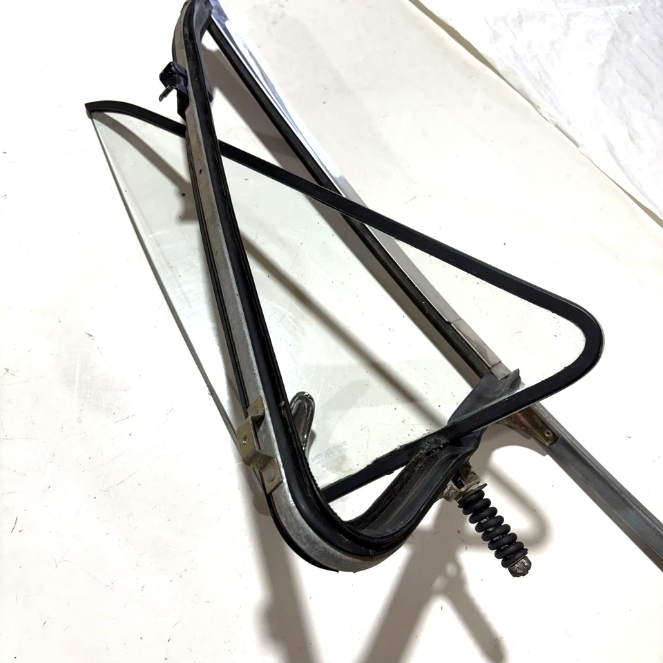 1971-1995 Chevrolet G-Series vent glass RH (passenger wing window) G10, G20, G30 - Image 3 of 4