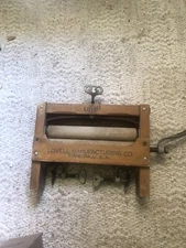 Antique Lovell Mfg Co. No. 32 Clothing Laundry Clothes Wringer Washer Board