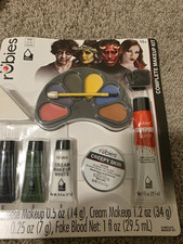 Rubies Halloween Complete Makeup Kit w/ Vampire Blood  Fake Blood Spray