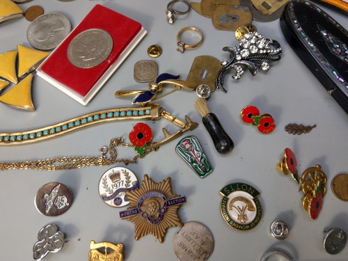 Job lot Vintage Antique and Collectables jewelery ,military , coins - Picture 5 of 22