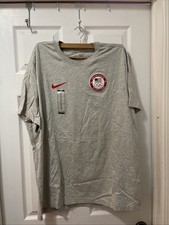 Nike Team USA 2022 Olimpiadi Invernali T-Shirt Uomo XXL Grigio DO7030-050 NUOVA con etichette