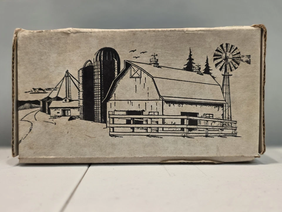 Oliver 1855 1/25 Scale Rubber Tire Die Cast Farm Tractor Ertl Scale Models - Image 3 of 4