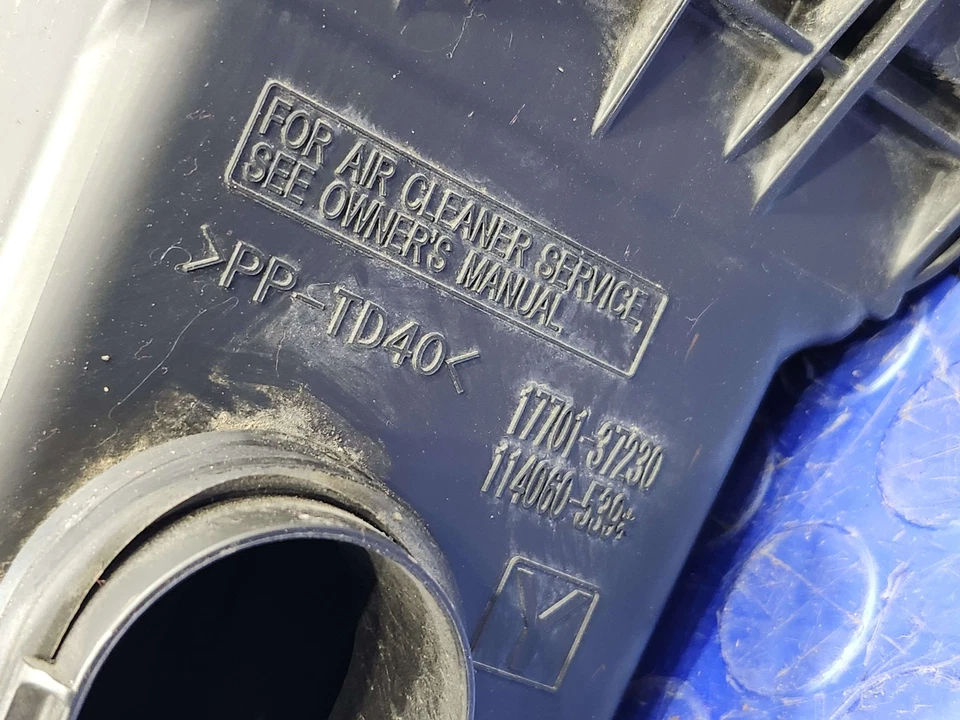 Conjunto de caja de filtro de aire de motor Toyota Prius 16-22 1,8 L genuino OEM 1770037340 Foto 3 de 4