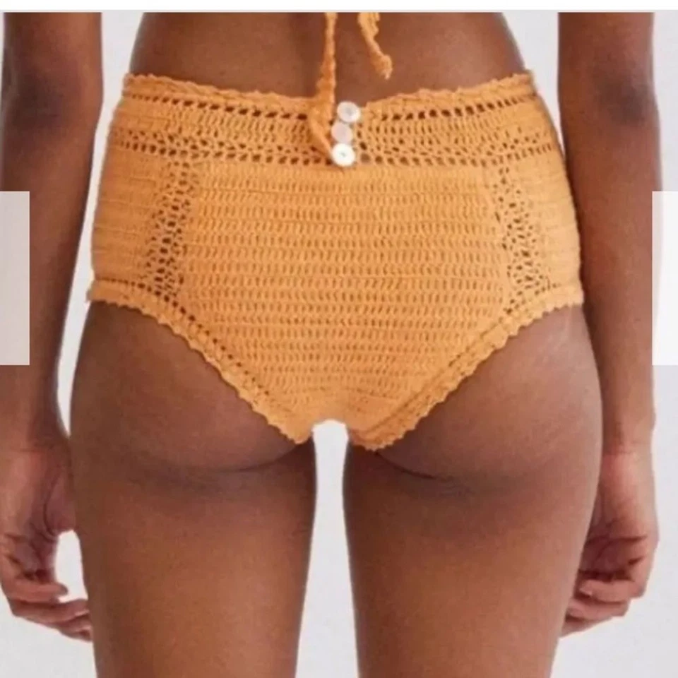 SHE MADE ME | Parte inferior de bikini de ganchillo mediana nueva sin etiquetas Foto 3 de 4