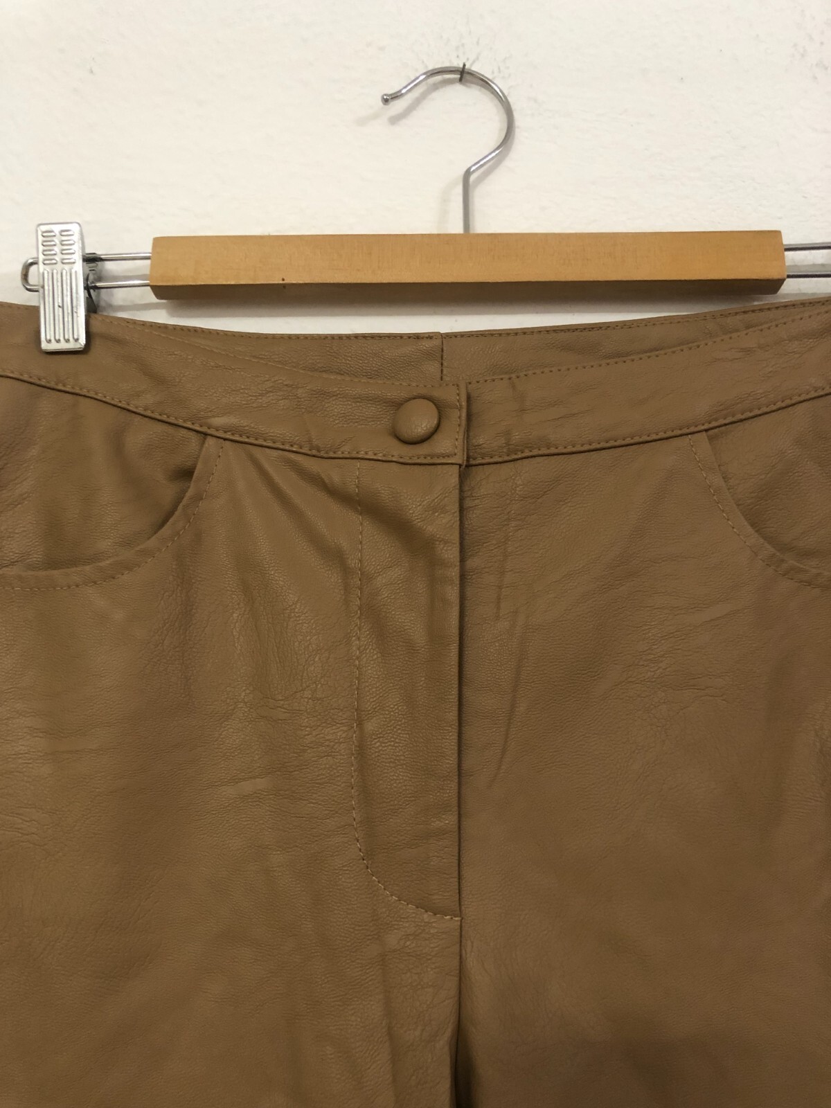 VICOLO beige hazelnut faux leather trousers size M image 5