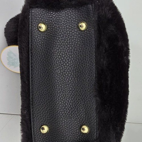 ISAAC MIZRAHI NWT NY CROSSBODY HANDBAG SHOULDER FAUX FUR POM KEYCHAIN BLACK - Picture 3 of 7