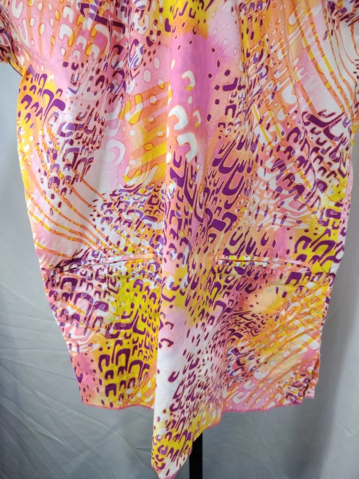 Blusa Médica Bring It On Cuello con Volantes y Mangas Cortas, Talla L Foto 3 de 4